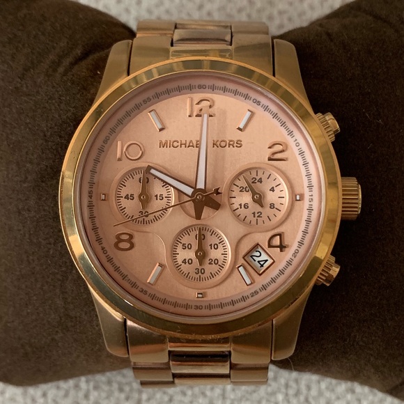 Michael Kors Rose Gold Runway Watch - Picture 5 of 5